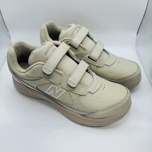 Athletic_Shoes